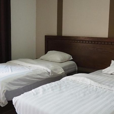 Al Fawanes Hotel Apartments Amman Eksteriør billede
