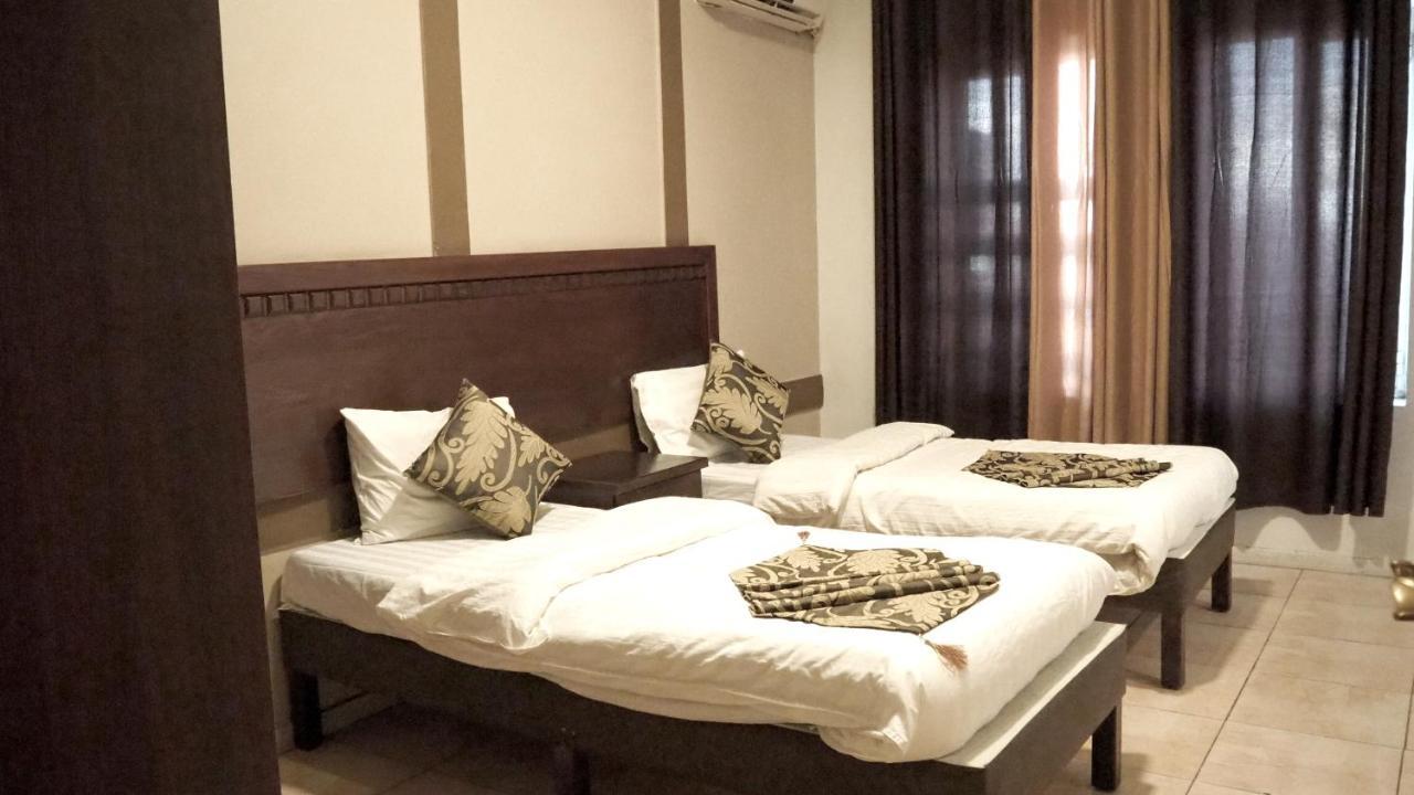 Al Fawanes Hotel Apartments Amman Eksteriør billede