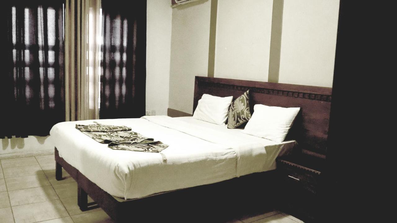 Al Fawanes Hotel Apartments Amman Eksteriør billede
