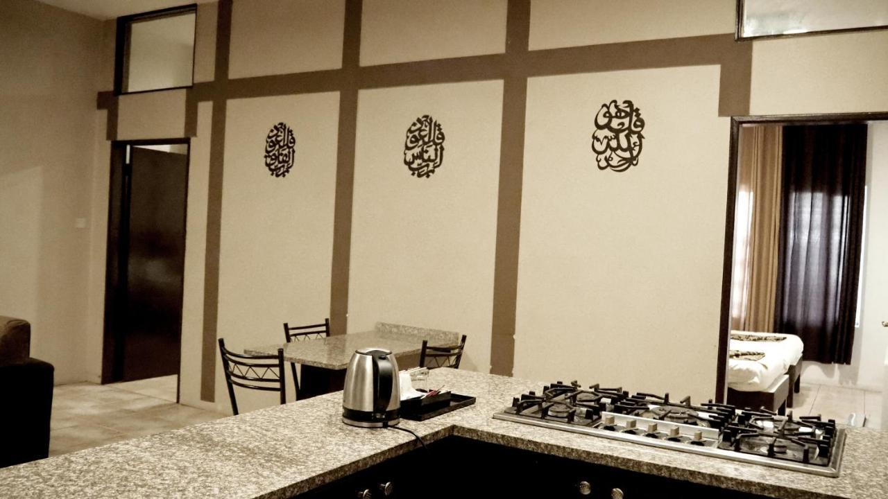 Al Fawanes Hotel Apartments Amman Eksteriør billede