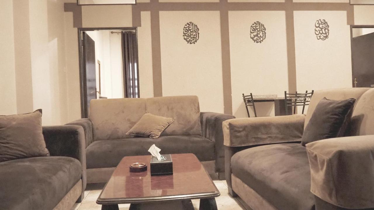 Al Fawanes Hotel Apartments Amman Eksteriør billede