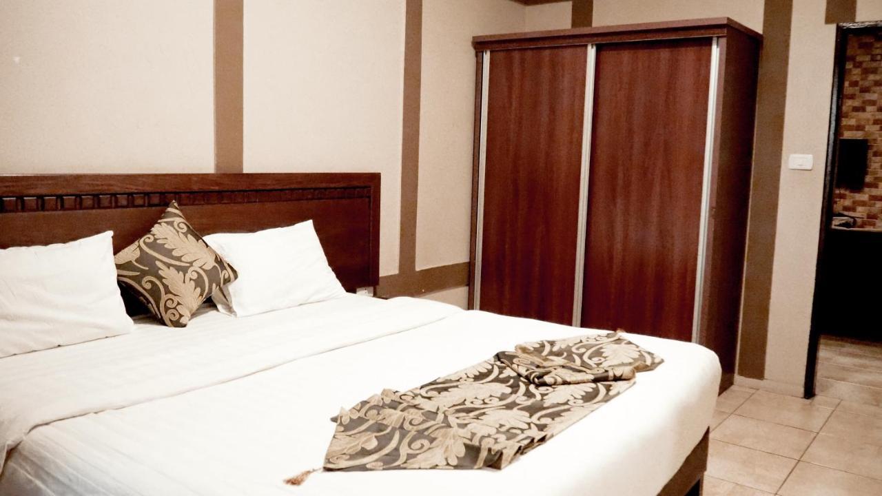 Al Fawanes Hotel Apartments Amman Eksteriør billede