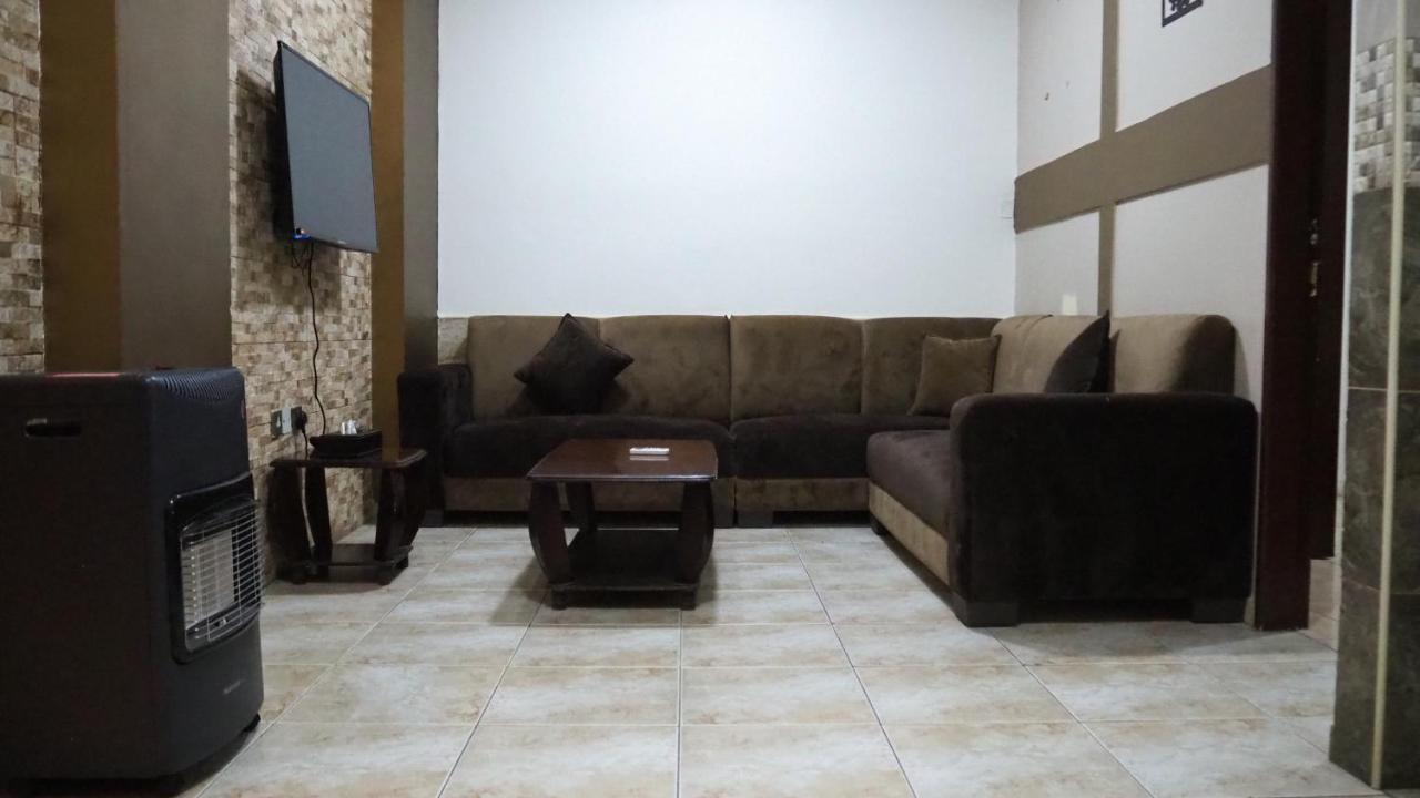 Al Fawanes Hotel Apartments Amman Eksteriør billede