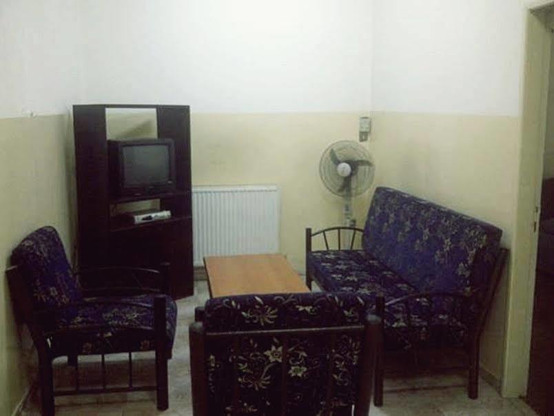 Al Fawanes Hotel Apartments Amman Eksteriør billede
