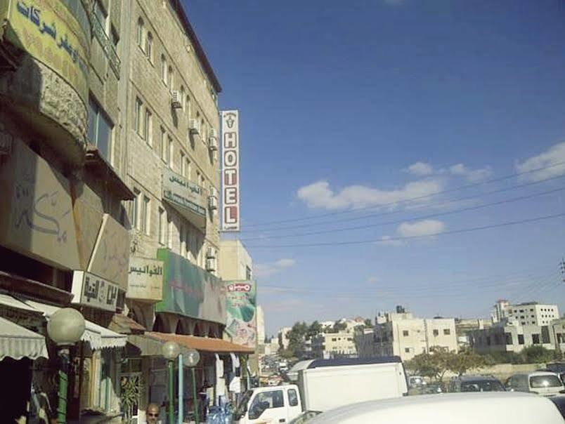 Al Fawanes Hotel Apartments Amman Eksteriør billede