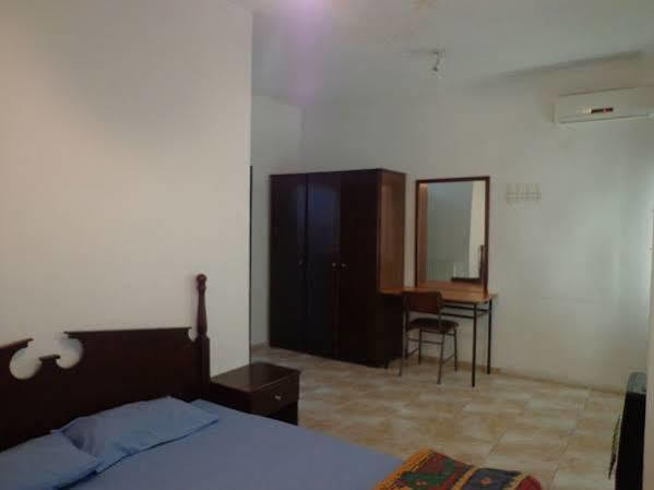 Al Fawanes Hotel Apartments Amman Eksteriør billede